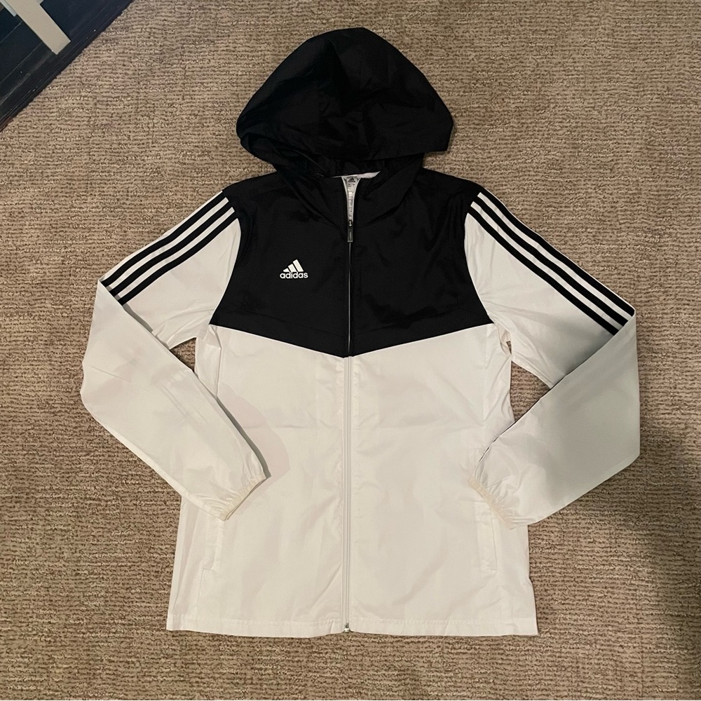 Adidas windbreaker 🤍🖤
